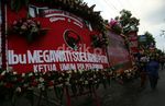Karangan Bunga Padati Kawasan Resepsi Gibran-Selvi