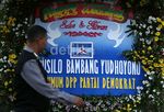 Karangan Bunga Padati Kawasan Resepsi Gibran-Selvi