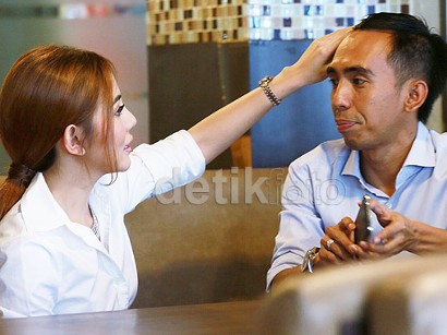 Egi John Mesra dengan Marshanda, Eks Tunangan Juwita Bahar Nikah Depan Jenazah