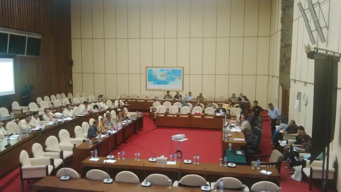 Baru 2 Hari Menjabat, Dirut Bulog Menghadap DPR