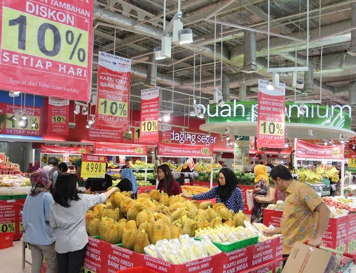 Durian Diskon di Carrefour Jadi Incaran Ibu-ibu