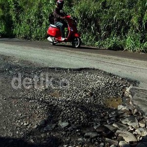Rusak Parah, Jalan di Banten Selatan 160 Km Ditempuh 9 Jam