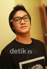 Berkacamata, Boy William Makin Ganteng