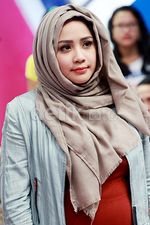 Nagita Slavina Tampil Berkerudung