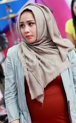 Nagita Slavina Tampil Berkerudung
