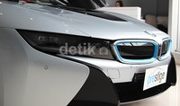 Bagi konsumen yang sudah memesan BMW i8 tetap harus menunggu beberapa bulan. Sebab, mobil ini setelah dipesan akan dikirimkan langsung dari Inggris.