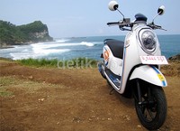 Bersamaan dengan program turing Honda Smart Adventure yang menjelajah empat pulau yaitu Jawa, Madura, Bali dan Lombok, detikOto menguji New Honda Scoopy eSP. Foto New Honda Scoopy ini diambil dengan latar Pantai Banyu Tibo di Pacitan, Jawa Timur.