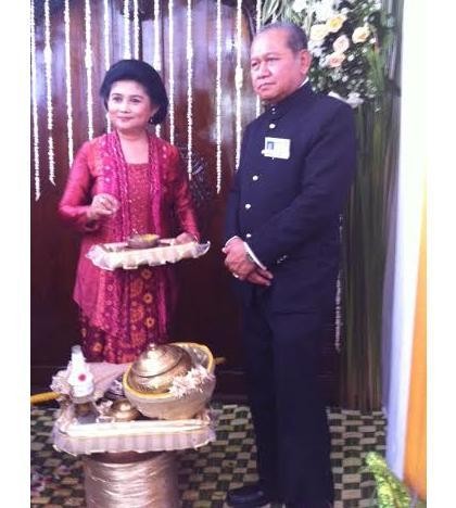 Merias untuk Pernikahan Anak Jokowi, Cony Puasa Senin Merias untuk Pernikahan Anak Jokowi, Cony Puasa Senin