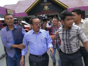Bupati Bengkalis Diperiksa Sebagai Saksi dalam Kasus Korupsi Dana Bansos