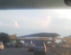 Jalur Sumedang Hingga Jatinangor Diwarnai Lubang dan Macet