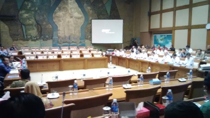 Anggota DPR Protes Ada Bos Minyak Ikut Rapat