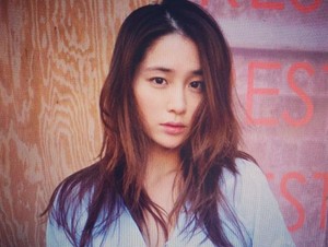 Setelah Lahirkan Anak Pertama, Lee Min Jung Tetap Cantik Menggoda