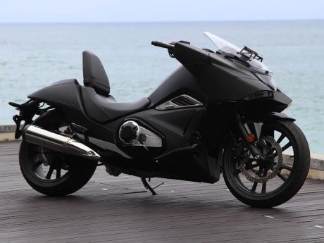 NM4 Vultus, Moge Honda Bertransmisi Kopling Ganda