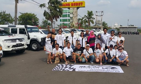 Sambut Ramadhan, Pecinta Mobil Putih Gelar Touring Pendek