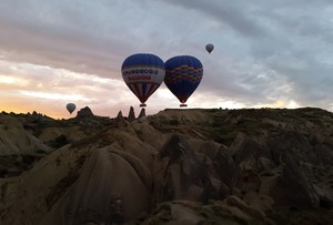 Cantiknya Kota Purba Cappadocia dari Balon Udara