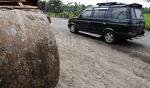 Jalan Berlubang di Jalur Tengah Sumedang