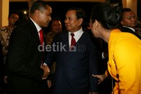 Semua tokoh KMP hadir. Pantauan detikcom memang sejumlah tokoh seperti Ketua PPP Djan Faridz, Anis Matta, Setya Novanto hadir dalam acara ini.