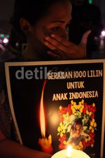 Aksi 1.000 Lilin untuk Angeline