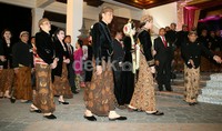 Presiden Jokowi, Gibran-Selvi dan rombongan tiba di lokasi resepsi.
