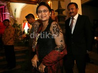 Menlu Retno juga hadir.