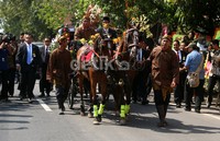 Pada resepsi tahap pertama yang berlangsung sejak 11.00-13.00 WIB, Gibran dan Selvi mengundang masyarakat umum.