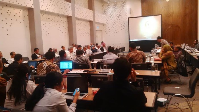 Ini Penampakan Rapat Komisi V DPR dengan Para Pejabat PU di Hotel