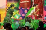 Hiii... Syahrini dan Raisa Berlendir Hijau