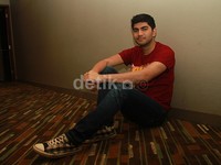 Rasti hadir untuk men-support Gandhi yang berperan dalam film 'Pizza Man'. Pool/Gus Mun/detikFoto.
