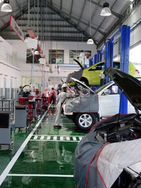 Diler memiliki fasilitas penjualan, servis dan suku cadang atau 3S (Sales, Service, Spart Parts) khusus untuk mobil seperti Pajero Sport, Outlander Sport, Mirage dan Delica serta Strada Triton.
