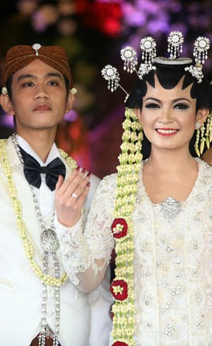 Arti Kehadiran Penari Edan-edanan di Pernikahan Gibran dan Selvi