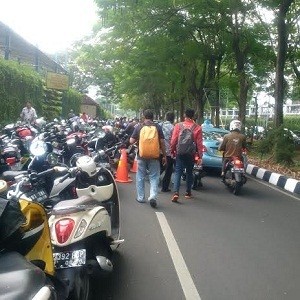 Gladi Farewell Parade Kapolda Metro, Kendaraan Parkir di SCBD dan Bikin Macet