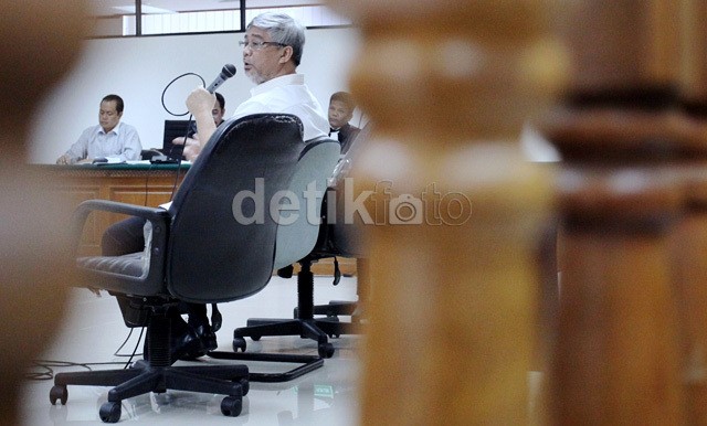 KUHP Baru Buka Peluang Bebaskan Akil Mochtar