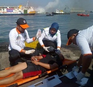 Menhub Kritik Kapal Penolong Saat Simulasi Kebakaran Kapal