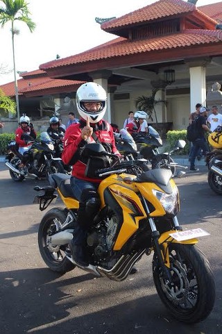 Naik CB650F, Bos Honda Motor Ikut Touring di Bali