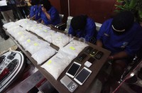Badan Narkotika Nasional (BNN) memberikan keterangan terbuka terkait penggerekan rumah kos di Bekasi Selatan, Rabu 10 Juni 2015 lalu di kantor BNN, Jakarta, Jumat (12/06/2015).