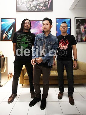 Yuk, Nonton Konser Akustik Andra and The Backbone Lewat Streaming