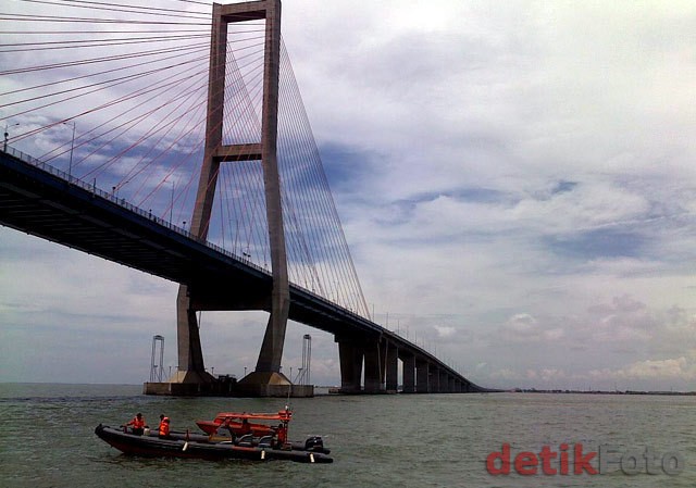 Ini Alasan Jokowi Gratiskan Motor Melintas di Tol Suramadu