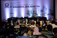 "Dalam penawaran umum saham perdana ini perusahaan menerbitkan 238.150.769 lembar saham baru atau 35% dari modal disetor setelah penawaran umum," ujar Presiden Direktur Binakarya Budianto Halim dalam paparan media di Rafles Ballroom, Jakarta, Jumat (12/6/2015).
