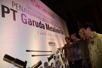 Dia mengatakan, dana hasil IPO nantinya akan digunakan antara lain sekitar 52% akan digunakan untuk pembayaran utang, kemudian 28% akan digunakan untuk belanja modal, dan sisanya 20% sebagai modal kerja.