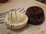 Bersantai Sambil Menikmati Melted Choco Cake dan Secangkir Coffee Latte Hangat