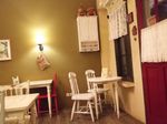 Bersantai Sambil Menikmati Melted Choco Cake dan Secangkir Coffee Latte Hangat