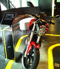 Peresmian showroom ini dilakukan bersamaan dengan peluncuran Zero.