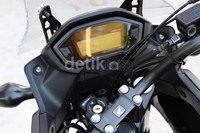 Honda CB500F dengan desain naked tampil lebih modern, stylish dan ramping memiliki posisi berkendara yang memudahkan untuk bermanuver. AHM memasarkan CB500X ABS dengan harga Rp 135.000.000