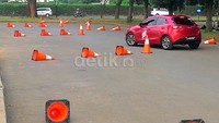 Senior Marketing Manager PT MMI, Astrid Ariani Wijana menambahkan, dalam program ini pihaknya menyediakan 20 kendaraan terbarunya untuk diuji. Setiap pengunjung yang melakukan test drive produk Mazda akan mendapatkan E-Money dan voucher Elevania.