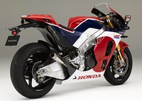 Motor ini dibekali mesin 999 cm3, 4 langkah, DOHC, 4 katup, 4V. Ist/Honda.