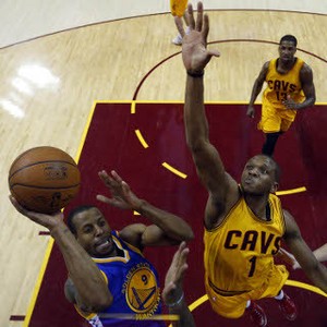 Menang Telak atas Cavs, Warriors Samakan Kedudukan