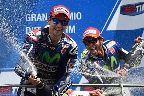 Rossi Sangat Khawatir dengan Kecepatan Lorenzo