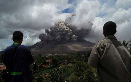 Warga Karo Diminta Gunakan Masker Hindari Debu Vulkanik Sinabung