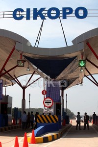 Jalan Tol Cikopo-Palimanan, Jawa Barat sepanjang 116 km akhirnya resmi beroperasi setelah diresmikan oleh Presiden Joko Widodo (Jokowi).