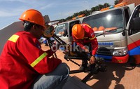 Mobil derek disiagakan di Tol Cikopo-Palimanan.